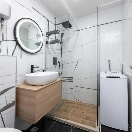 & Primi - With Balcony Apartment *